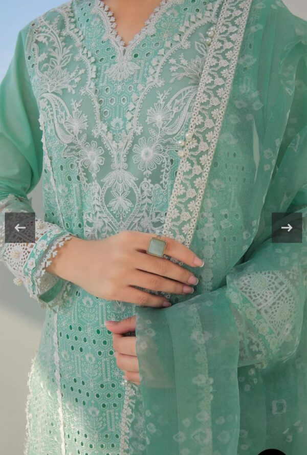 BAROQUE 3PC Stitched EMBROIDERED SCHIFFLI LAWN UF-302 - Image 4