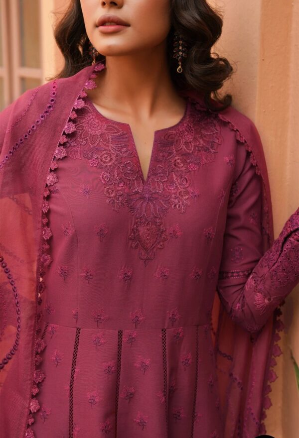 BAROQUE 3PC STITCHED EMBROIDERED JACQUARD LAWN - Image 4